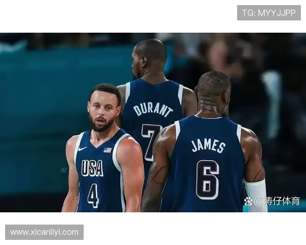 忙里偷闲的球迷时刻祖巴茨博格丹柯林斯齐聚观战洛杉矶FC比赛