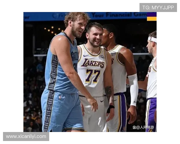 半场战报狄龙狂砍23分布克意外伤退太阳领先湖人14分东契奇27分老詹仅得4分